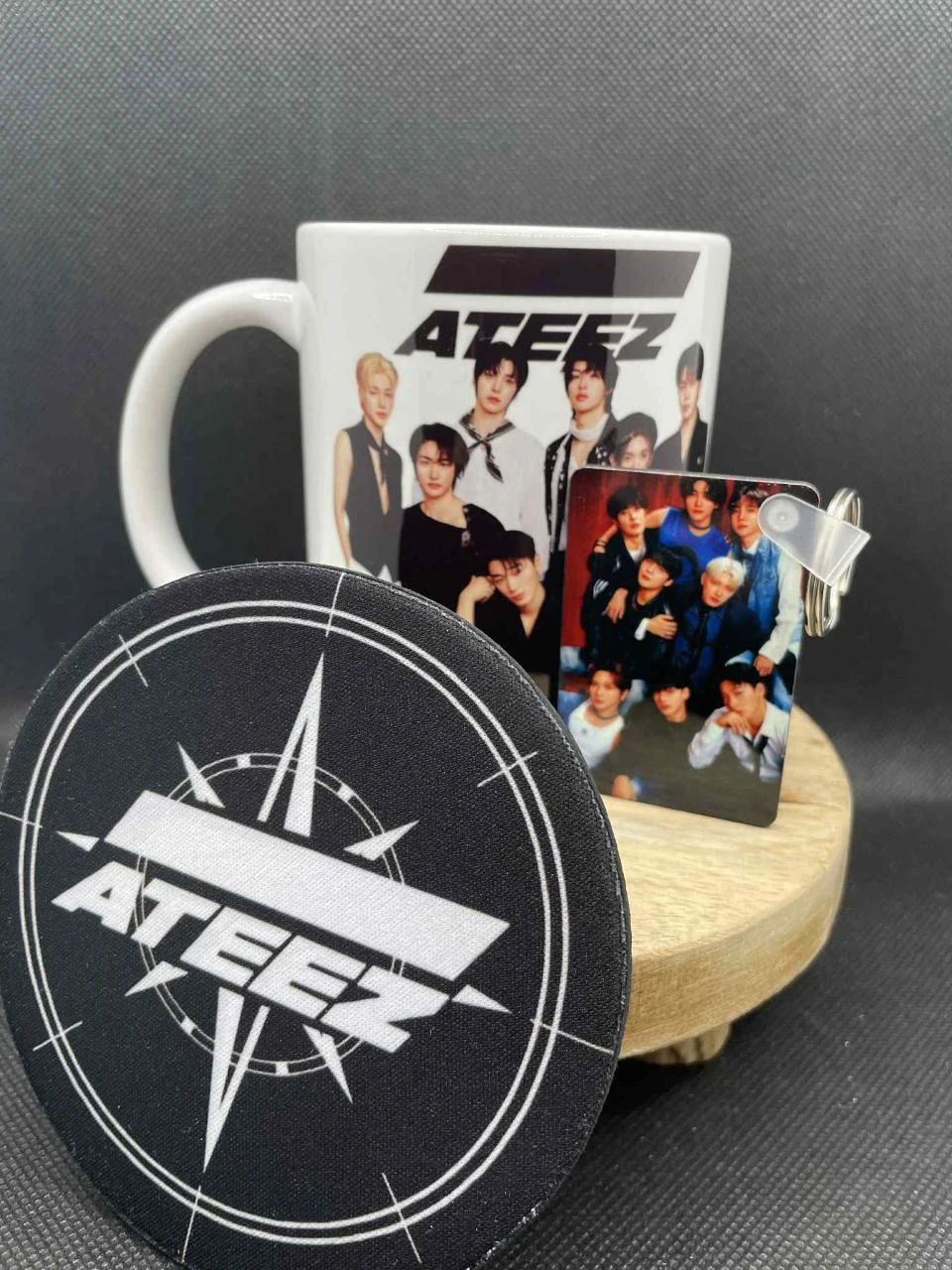 🎁 Coffret Mug – Mug + Porte-clés + Dessous de Tasse – ATEEZ 🎤💙